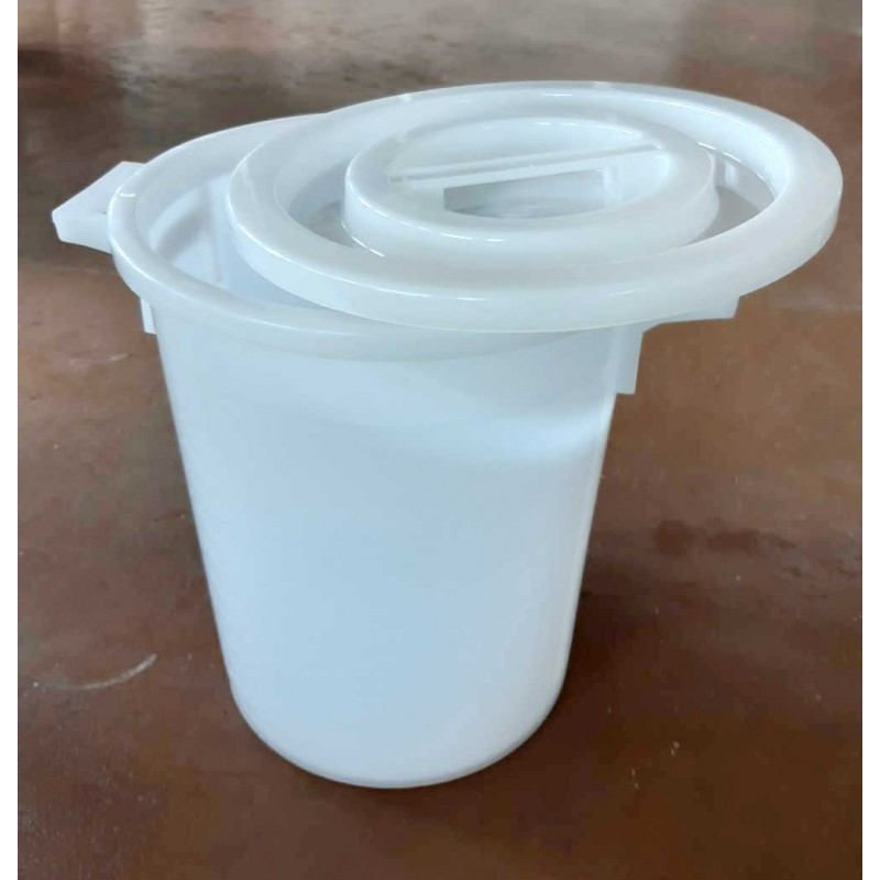 Bidone in plastica tondo per alimenti di colore bianco.